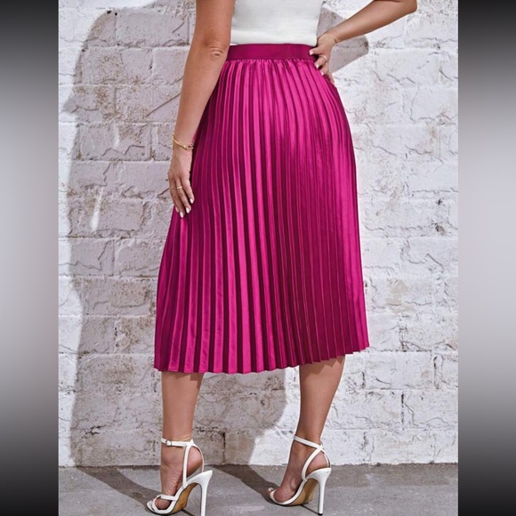 Luxe pleated midi skirt - Picture 8 of 12